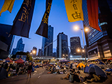 В Гонконге протестующие обвинили главу администрации в коррупции на 50 млн долларов