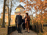 Также президент побывал на экскурсии, которую провела директор музея Тамара Мельникова