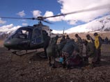 В результате схода лавины в непальских Гималаях погибли около 30 человек, россиян среди них нет