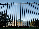 Нарушителю, проникшему на территорию Белого дома, предъявят новые обвинения Нарушителю, проникшему на территорию Белого дома, предъявят новые обвинения