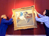 Картина Эдгара Дега "Танцовщица, поправляющая туфельку" 