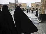 Группа злоумышленников обливает кислотой женщин, которые, по их мнению, неправильно носят хиджаб - скрывающий волосы платок, обязательный для всех женщин в Иране