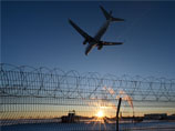 Самолет Airbus A320 авиакомпании "ЮТэйр" заходит на посадку в международном аэропорту Внуково