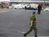 В понедельник днем на парковке в городе Сэн-Жан-сюр-Ришелье (провинция Квебек) 25-летний Мартин Кутюр Руло совершил наезд на двоих канадских военнослужащих, после чего попытался скрыться с места происшествия