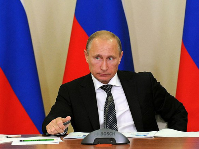 Президент Владимир Путин подписал закон, вводящий дополнительные выплаты для семей военных