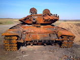 Журналисты из Reuters обнаружили в зоне боевых действий на востоке Украины два сгоревших российских танка
