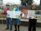 День украинских выборов спровоцировал всплеск политической активности и на улицах Москвы: в центре города появились пикеты как в поддержку Украины, так и за Новороссию