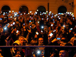 Толпа, состоящая из нескольких десятков тысяч человек, собралась 26 октября возле здания министерства экономики, чтобы выразить свой протест против инициативы введения налога на интернет