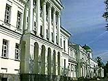 Большой старинный особняк, который во времена советской власти был отдан детям под Дворец творчества, стал главным предметом раздора между чиновниками Екатеринбурга и городской детворой Большой старинный особняк, который во времена советской власти был отдан детям под Дворец творчества, стал главным предметом раздора между чиновниками Екатеринбурга и городской детворой