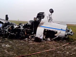 На месте крушения легкомоторного самолета Falcon в аэропорту "Внуково" 21 октября 2014 года На месте крушения легкомоторного самолета Falcon в аэропорту "Внуково" 21 октября 2014 года