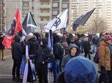 Пока все спокойно, рядом много полицейских и несколько автозаков Пока все спокойно, рядом много полицейских и несколько автозаков