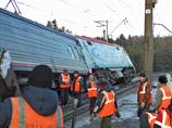 Скорый поезд N99 сообщением Владивосток - Москва в среду утром столкнулся с локомотивом на станции "Сабик" Свердловской железной дороги
