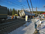 В Свердловской области пассажирский поезд Владивосток - Москва столкнулся с электровозом, два вагона сошли с рельсов