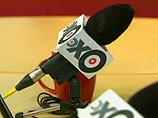 В прямом эфире "Эха" в выпуске новостей в 15:00 сообщили, что Плющев продолжит работать на радиостанции