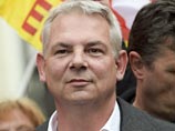 Во Франции известнейший профсоюз CGT, придерживающийся левых взглядов, попал в историю из-за расходов своего главы на унитаз. Выяснилось, что Тиерри Лепаон вложил в ремонт своей квартиры в парижском пригороде Венсен деньги профсоюза - около 130000 евро Во Франции известнейший профсоюз CGT, придерживающийся левых взглядов, попал в историю из-за расходов своего главы на унитаз. Выяснилось, что Тиерри Лепаон вложил в ремонт своей квартиры в парижском пригороде Венсен деньги профсоюза - около 130000 евро