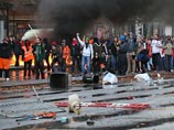По словам организаторов, сотрудники правоохранительных органов ближе к концу акции запустили в ряды протестующих "агентов", которые спровоцировали молодых людей на противостояние со стражами порядка. В полиции данную информацию пока не прокомментировали По словам организаторов, сотрудники правоохранительных органов ближе к концу акции запустили в ряды протестующих "агентов", которые спровоцировали молодых людей на противостояние со стражами порядка. В полиции данную информацию пока не прокомментировали
