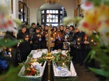 Миссия ОБСЕ на Украине подготовила отчет в связи с обстрелом 5 ноября донецкой школы, в результате которого погибли двое подростков и по меньшей мере трое получили ранения. Прощание с погибшими состоялось 7 ноября в Свято-Владимирской церкви города Миссия ОБСЕ на Украине подготовила отчет в связи с обстрелом 5 ноября донецкой школы, в результате которого погибли двое подростков и по меньшей мере трое получили ранения. Прощание с погибшими состоялось 7 ноября в Свято-Владимирской церкви города