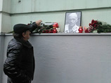 Несколько сотен человек пришли проститься с актером Алексеем Девотченко в "Гоголь-центр" Несколько сотен человек пришли проститься с актером Алексеем Девотченко в "Гоголь-центр"