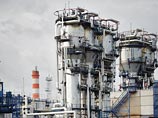 Принадлежащий "Газпром нефти" НПЗ в Капотне, обеспечивающий поставку 40% бензина и других нефтепродуктов на столичный рынок, может быть остановлен на 90 дней из-за выбросов химикатов в атмосферу