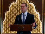 Медведев: после введения "ответных санкций" заместить весь импорт пока не удалось