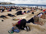 На пляже Бонди в Синдее прошла акция протеста против нежелания правительства вносить в повестку дня саммита G20 вопросы экологии