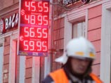Из-за нефти доллар и евро обновили максимумы за неделю, рубль ослабел