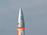 Вооруженные силы Индии провели успешное испытание баллистической ракеты Prithvi-II, способной нести ядерный боезаряд. Prithvi-II - одноступенчатая жидкостная баллистическая ракета малой дальности класса "земля-земля"