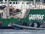 Испанские военные протаранили лодки Greenpeace, мешавшие работе бурового судна