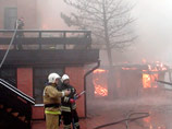 В популярном ресторане Ростова-на-Дону произошел крупный пожар, на борьбу с которым отправили более 50 сотрудников МЧС и катер