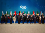 О холодном приеме, оказанном Путину, свидетельствует даже общая фотография лидеров стран G20, на которой российский лидер стоит с самого края