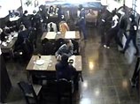 В Ивановской области 30 вооруженных хулиганов, среди которых разглядели "бойцов ОМОНа", избили посетителей клуба (ВИДЕО) В Ивановской области 30 вооруженных хулиганов, среди которых разглядели "бойцов ОМОНа", избили посетителей клуба (ВИДЕО)