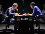 Норвежец Магнус Карлсен черными фигурами сыграл вничью с индийцем Вишванатаном Анандом в восьмой партии проходящего в Сочи матча за звание чемпиона мира по шахматам