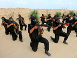 По некоторым данным, в лагерях группировки проходили подготовку боевики, участвовавшие в атаке на нефтегазовый комплекс в Алжире в 2013 году