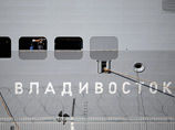 17 ноября 400 российских моряков не смогли попасть на вертолетоносец "Владивосток", хотя передача России первого корабля была назначена компанией-производителем на 14 ноября. Позднее им все же разрешили находиться на "Владивостоке", но только в дневное вр