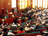 Нигерийские полицейские применили слезоточивый газ в парламенте против депутатов