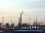 Периодический запах гари власти объясняли то выбросами с Московского нефтеперерабатывающего завода в Капотне, то сжиганием "порубочных остатков" и влиянием антициклона, препятствующего рассеиванию вредных веществ