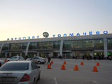 Самолет, летевший из Иркутска в Москву, сел в Новосибирске из-за недовольного стюардессами депутата и его спутника