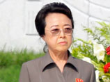 Тетя лидера КНДР Ким Чен Ына скончалась от инсульта, причем сердечным приступом закончился разговор с племянником по телефону о казни ее супруга, утверждает CNN