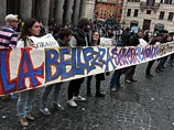 По инициативе партии Берлускони "Вперед, Италия" в Риме и Милане накануне вечером прошли акции протеста против политики правительства Маттео Ренци