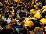 Гонконг бушует: протестующие пошли на штурм правительственного квартала
