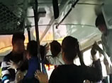 В индийском автобусе две сестры с помощью ремня отбились от насильников (ВИДЕО)