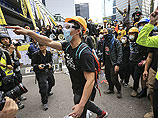 Тысячи протестующих участвовали в столкновениях с полицией возле штаб-квартиры правительства