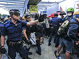 Occupy Central в Гонконге перешел от мирных протестов к открытому насилию, британским парламентариям запретили вмешиваться