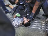 События понедельника, 1 декабря, показали наивысший уровень насилия в Гонконге. Тысячи протестующих участвовали в столкновениях с полицией возле штаб-квартиры правительства