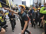 Власти Гонконга предупредили протестующих, что если те повторят штурм зданий правительства, то полиция не пощадит их Власти Гонконга предупредили протестующих, что если те повторят штурм зданий правительства, то полиция не пощадит их
