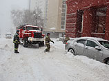 Администрация Хабаровска ввела режим ЧС из-за бушующего вторые сутки снежного циклона