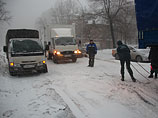 Работа общественного транспорта в городе парализована, жители города, оказавшиеся не в состоянии попасть на работу, возвращаются домой Работа общественного транспорта в городе парализована, жители города, оказавшиеся не в состоянии попасть на работу, возвращаются домой