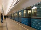 В московском метро почти час извлекали тело пассажира, бросившегося под поезд