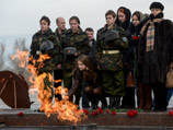 Установление Дня Неизвестного Солдата - это не просто дата в календаре, это день, когда еще один раз в году будет отдаваться дань памяти всем тем, кто погиб при защите Отечества и чьи имена так и не удалось установить Установление Дня Неизвестного Солдата - это не просто дата в календаре, это день, когда еще один раз в году будет отдаваться дань памяти всем тем, кто погиб при защите Отечества и чьи имена так и не удалось установить