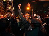 Инцидент произошел на фоне волны протестов, связанных с убийствами чернокожих Майкла Брауна в Фергюсоне (штат Миссури) и Эрика Гарнера в Нью-Йорке
